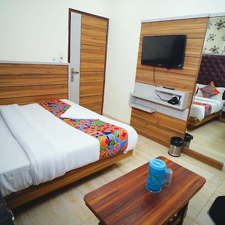Hotel Delhi Darshan Deluxe-By Rsl Hospitality ニューデリー エクステリア 写真